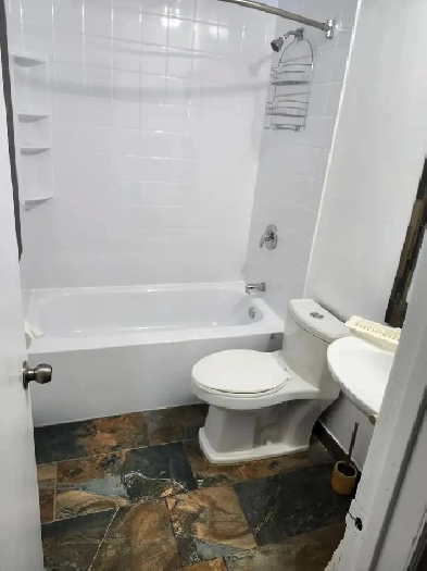 For rent a 3 bedroom side by side in Westdale Charleswood