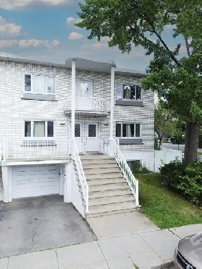 Duplex   bachelor Occ. Triple - Très Rare à Anjou !