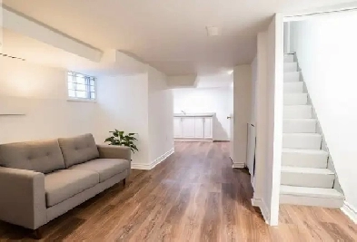 Upper Beaches 1 Bed Basement Suite - Private Entrance