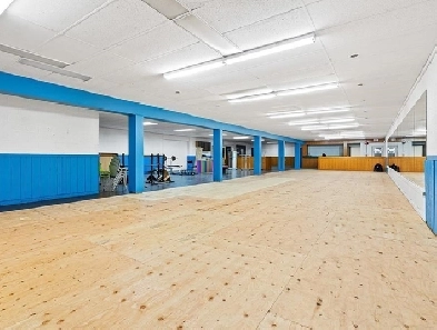 LARGE COMMERCIAL SERVICE SPACE AVAILABLE - AMAZING PRICE: $6 PS