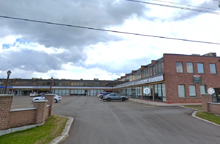 1500 SF SPACE IN DESIRABLE LINDSAY LOCAL JUST $10/sf NET