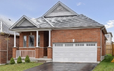 2 Bedroom - House for Rent (Upper Level only) – 51 Voyageur St