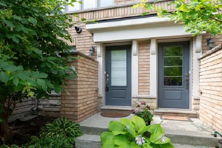 Modern Townhouse For Rent Near Woodbine Beach