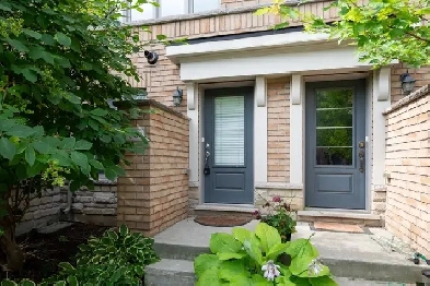 Modern Townhouse For Rent Near Woodbine Beach