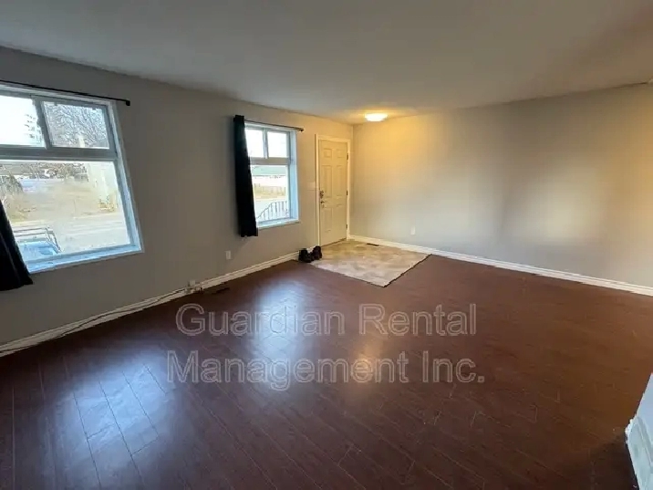2 Bedroom, 1 Bath Unit – 1522 Walsh St E, Unit A – $2000/month