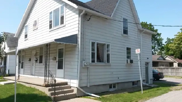 ALL INCLUSIVE! 1 bedroom unit in four-plex @ 331 Mitton St N