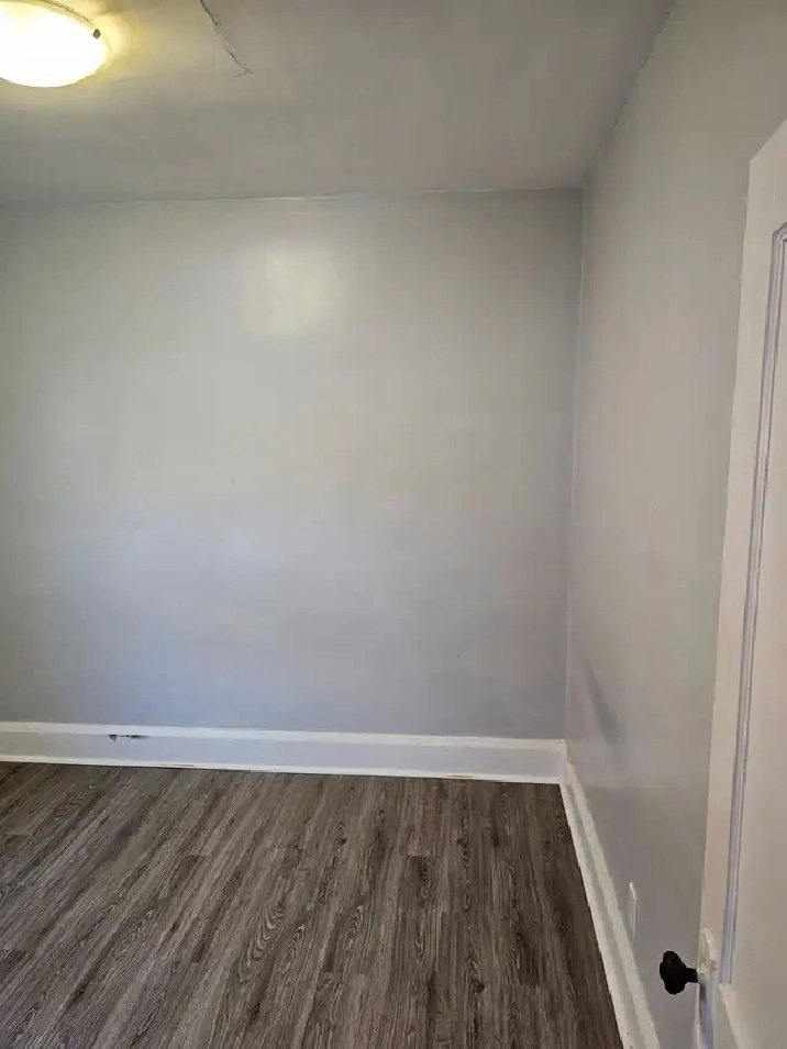 2 Bedroom apartment close to downtown and U Of  W