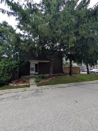 3 bedroom townhouse in Burlington $2,850.00   utilities