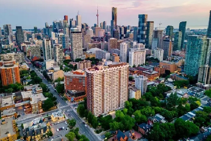 Wellesley Apartments - 1 Bedroom   Den available at 100 Wellesle