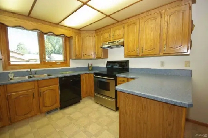 630$/ month included everything LAKEVIEW AREA