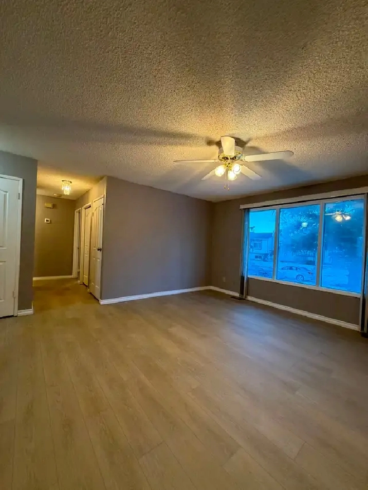 Bi-Level 3 Bed 2 Bath House for Rent in Falconridge, Calgary, AB