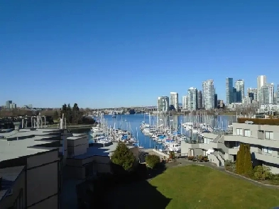 One Bedroom Apartment Next to Seawall - Water View