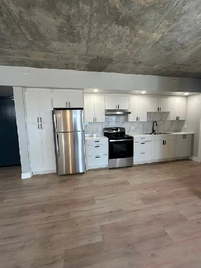 New 2 bed 2 bathroom Available now & October