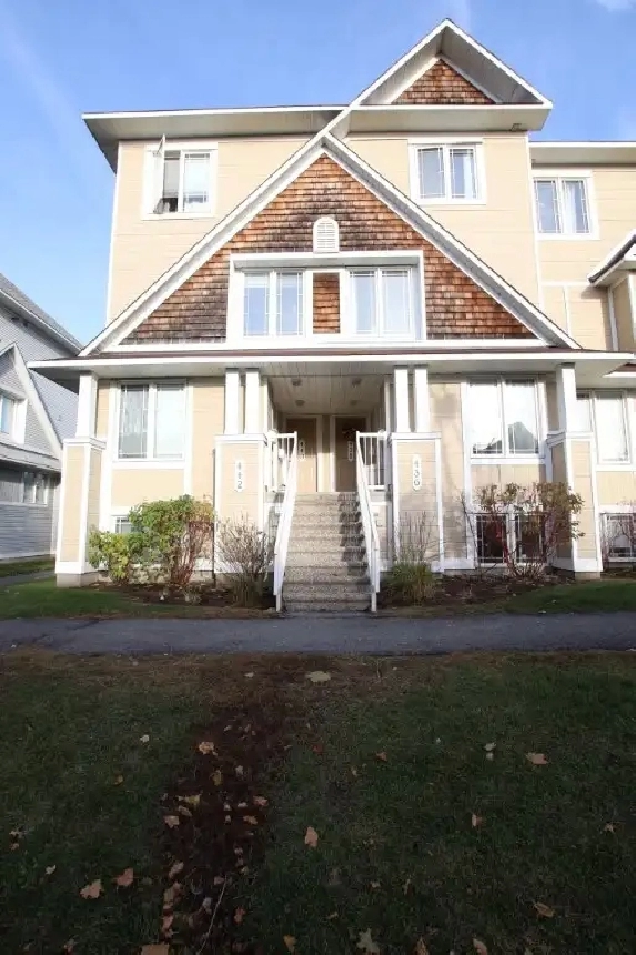 Wonderful 2 Bdm/2.5 Bth Lower Unit Terrace Home, Kanata, Oct 1
