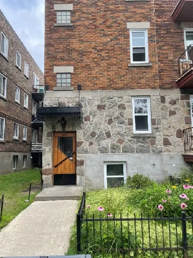 URGENT!! Beau et tranquille 1 1/2 sur le Plateau Mont-Royal!!