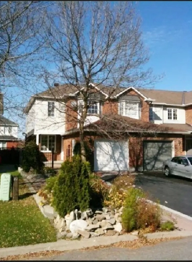 Beautiful 3 bedroom End Unit Townhouse SilverCity Location