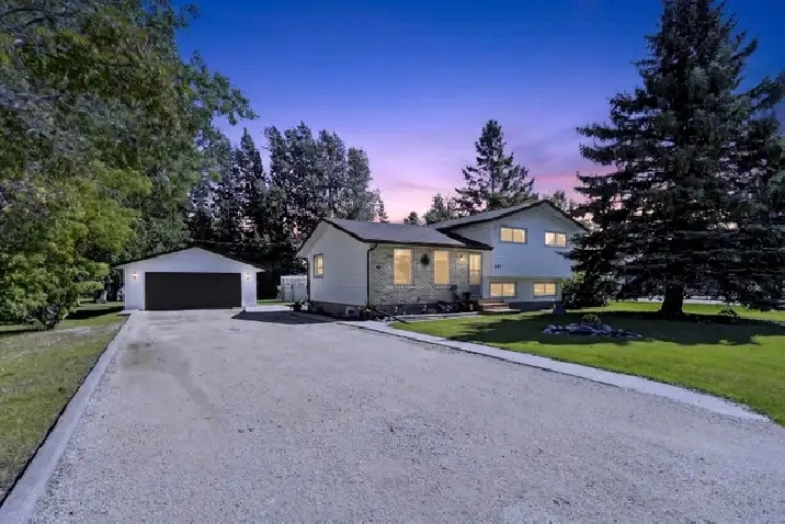 Beautiful Remodeled Oakbank Home