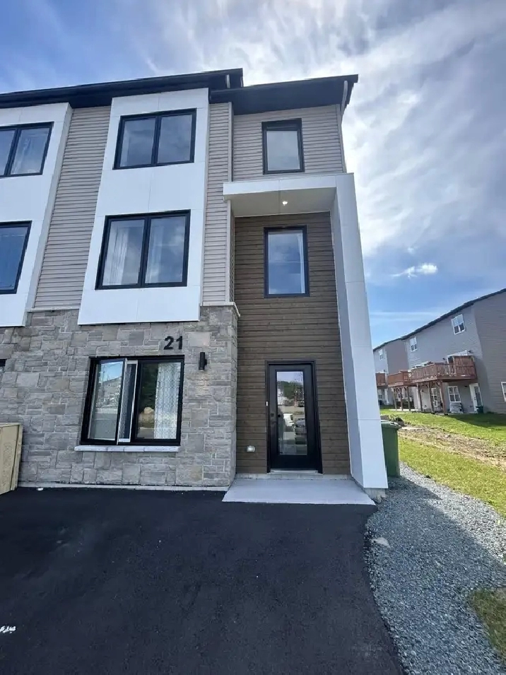 26-091 Lovely townhouse in Governors Brook