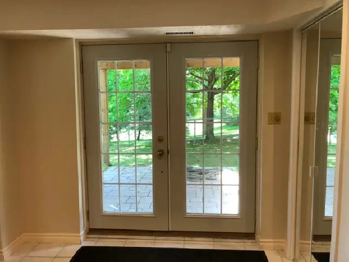 Spacious Walkout Basement at Aurora. ONT (St. Andrews)