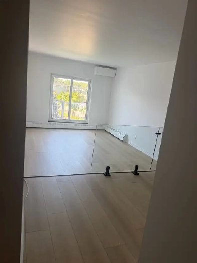 3 1/2  Laval A/C , Rénové