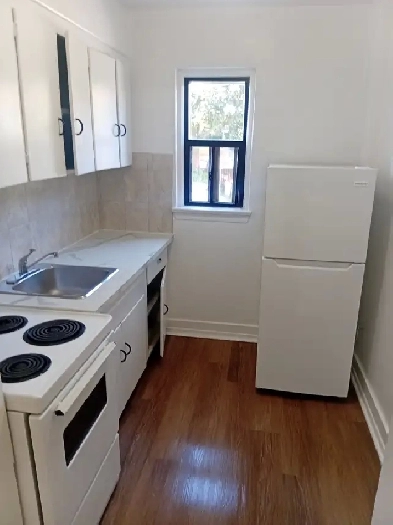Bachelor/Studio Apt Available @ 2532 Lakeshore Blvd W, Etobicoke