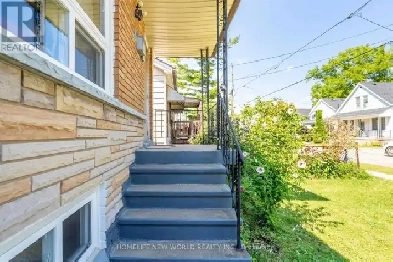 Fully Furnished McMaster Student Rooms – Move-In Ready