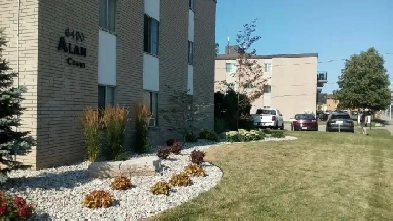 Spacious 2 Bedroom in Riverside – Clean, Quiet Building