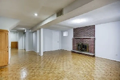 2bedrm basement apt with 1bath available in Sqr1 mississauga