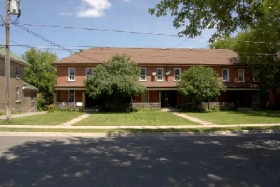 Large Spacious 1 Bedroom Upper Apartment Unit