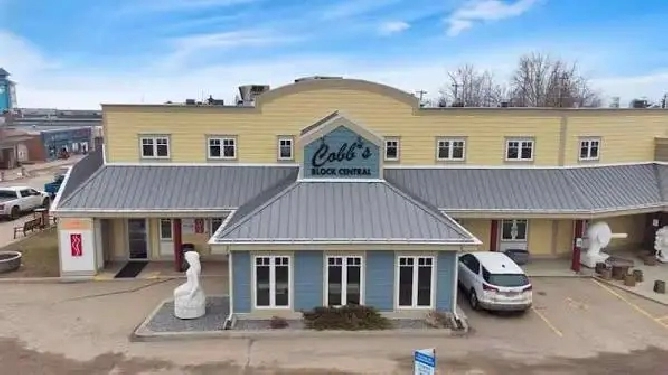 PROFESSIONAL OFFICE SPACE FOR LONG-TERM RENT — SYLVAN LAKE