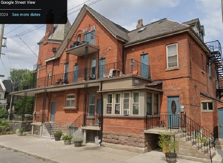 Studio   Bonus Sunroom | Harbord & Bathurst | $1,380 All-In