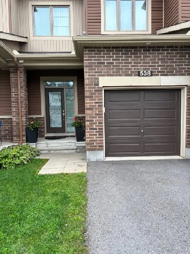 3-bedroom executive townhouse in Barrhaven Centre