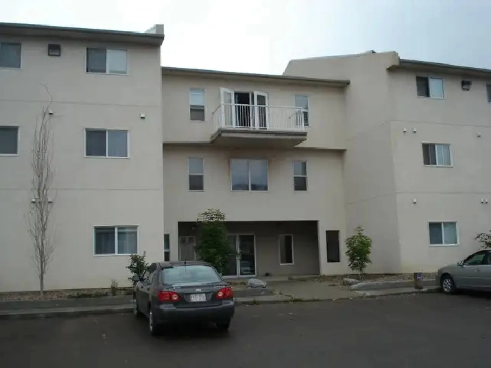 2 Bedroom 1.5 bathrooms Condo AB side, Lloydminster for rent