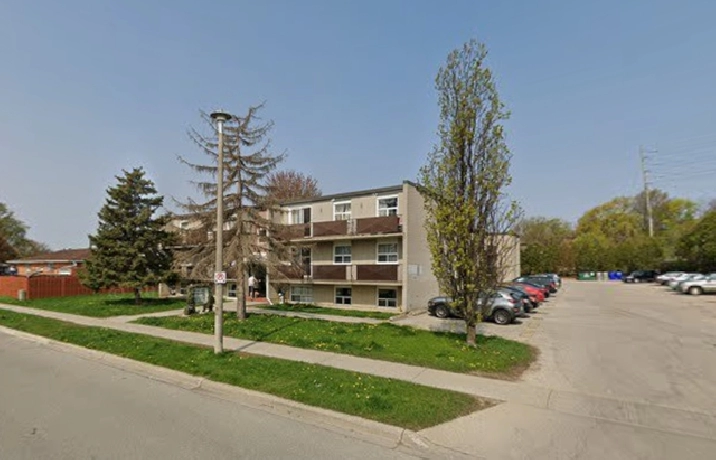 20 Winter Ave Cambridge - 2 bed $1729! EIWO Canadian Management