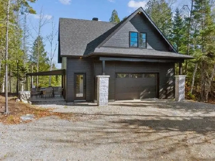 Chalet garage-loft a vendre - Plage privee, Lac Lepage
