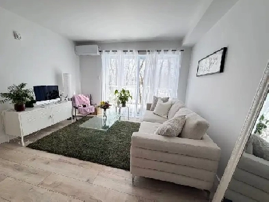 Appartement3 ½ avec Espace BUREAU et stationnement