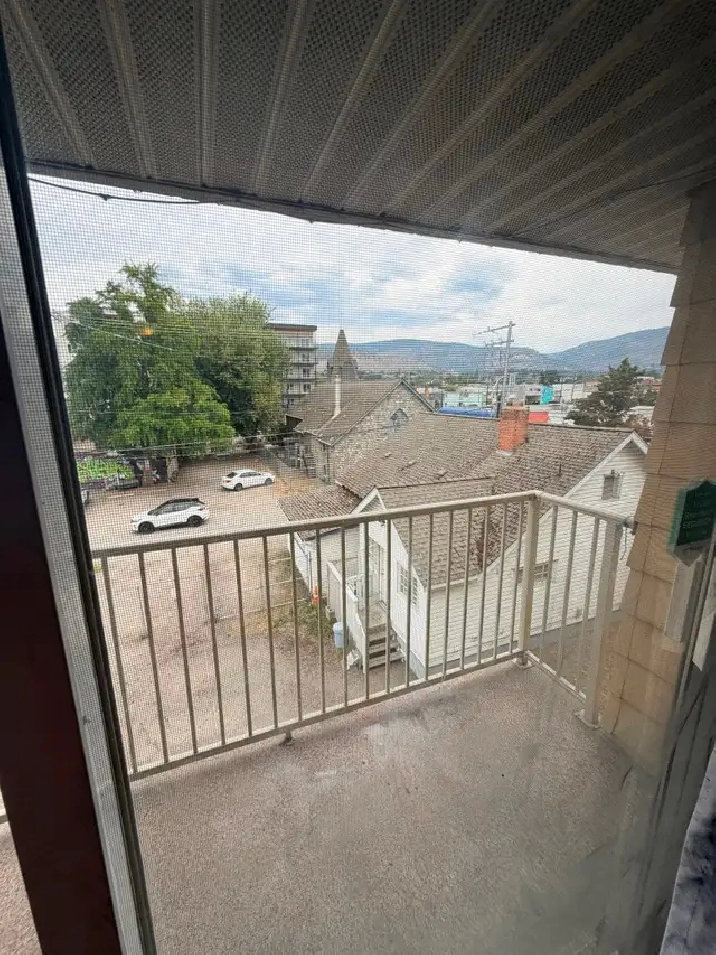 PENTICTION DOWN TOWN 1 BR 1 BATH, WALK TO OKANAGAN LAKE: