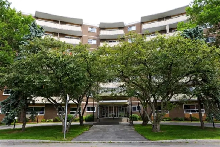 1 Bedroom Apartment in Ottawa West for October