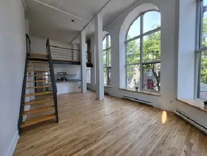 Granc loft avec mezzanine à Québec Nouvo St-Roch centre ville