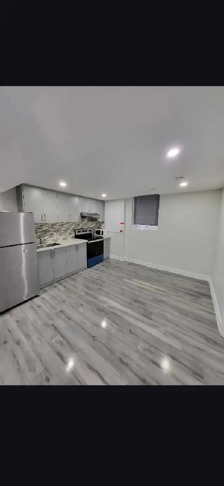 2 PARKING/2 BEDROOMS LEGAL BASEMENT FOR RENT 1ST OF OCTOBER
