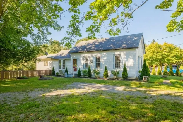Charming Artist's Cottage in Thorold