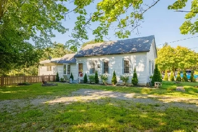 Charming Artist's Cottage in Thorold
