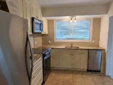 New! 3 Rooms-Merivale/Baseline-10m Walk Algonquin-See VIDEO's