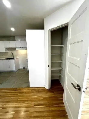 APPARTEMENT 5 ½ AVEC GRANDE TERRASSE À LOUER LIMITE ANJOU