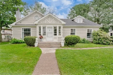 Spacious bright Newly renovated 3 bedroom home