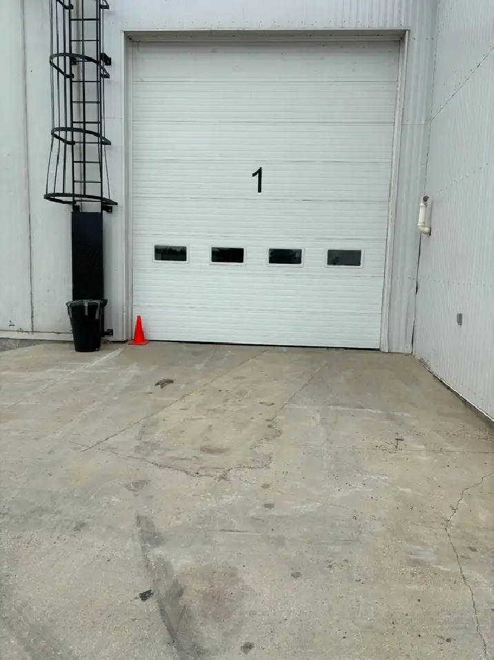 Industrial bay for rent