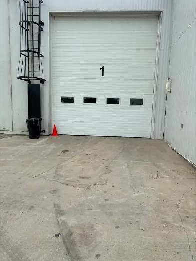 Industrial bay for rent