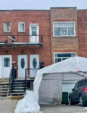 Two rooms in a shared 6 ½ unit near Metros available now