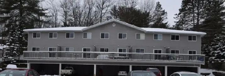 3 BEDROOM EARLS COURT CALL MIKE 705-788-5796