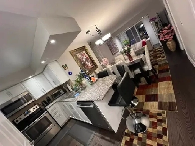 Furnished Master Bedroom, en-suite Bathroom, Downtown King/John